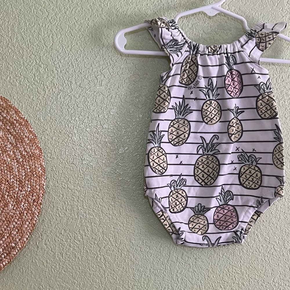 Honolulu Baby Co romper • 6-12m